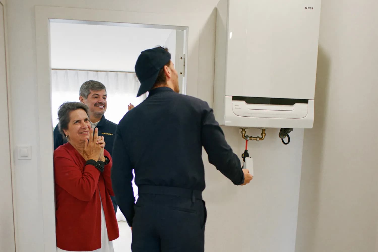İzmir'de Demirdöküm kombi tamiri yapan yetkili teknik servis teknisyeni